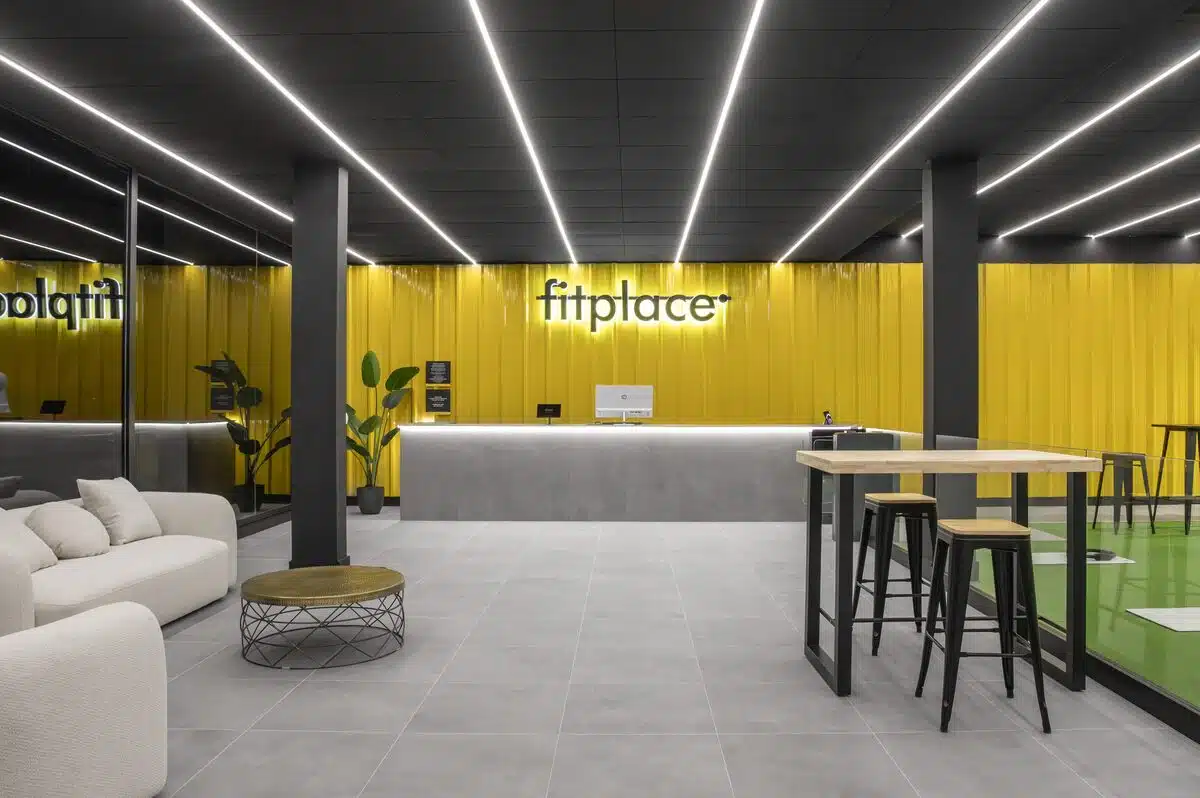 entrada del gimnasio fitplace